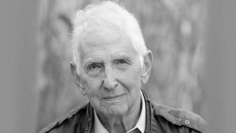 Daniel Ellsberg on the Assange Extradition and Growing Fascism