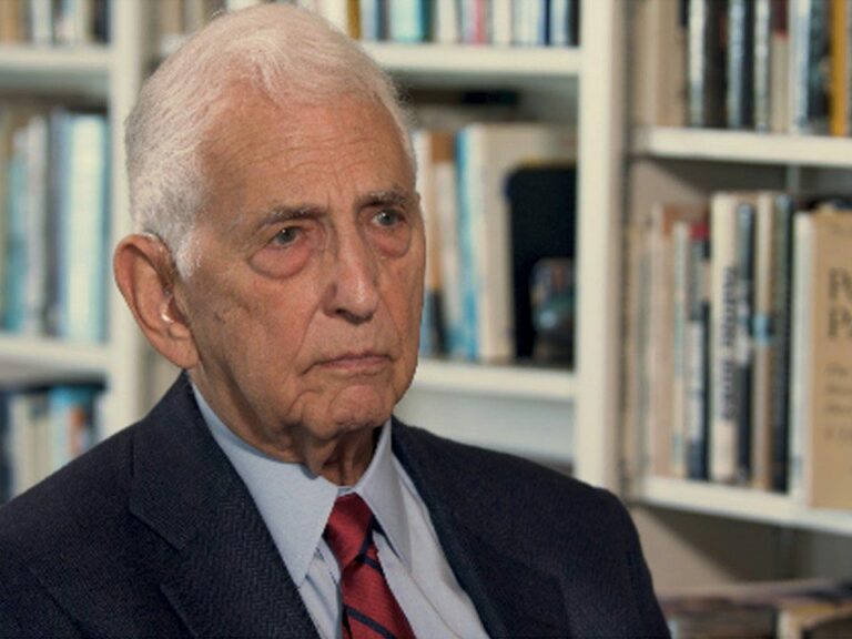 U.S. Refuses to Adopt a Nuclear Weapon No First Use Pledge  – Daniel Ellsberg on RAI 7/13